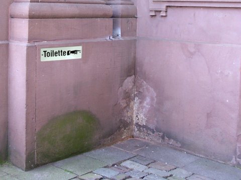 Eine öffentliche Toilette_